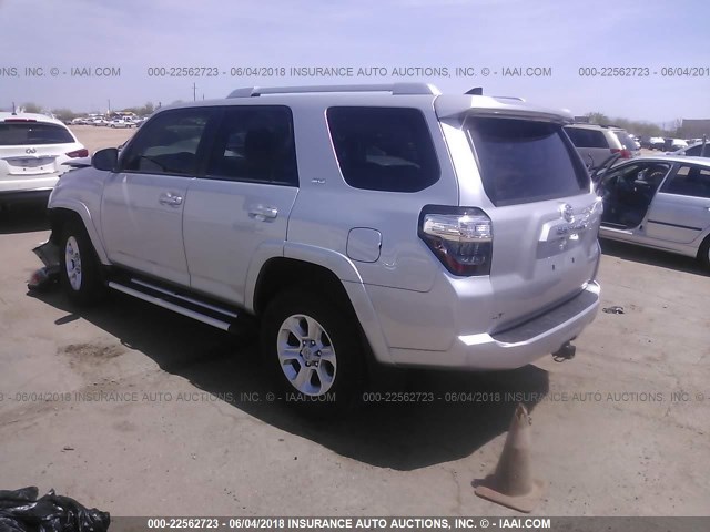 JTEZU5JRXH5156935 - 2017 TOYOTA 4RUNNER SR5/LIMITED/SR5 PREMIUM SILVER photo 3