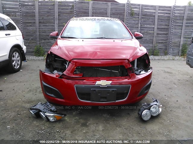 1G1JA5SG1D4197633 - 2013 CHEVROLET SONIC LS 红色 照片 6