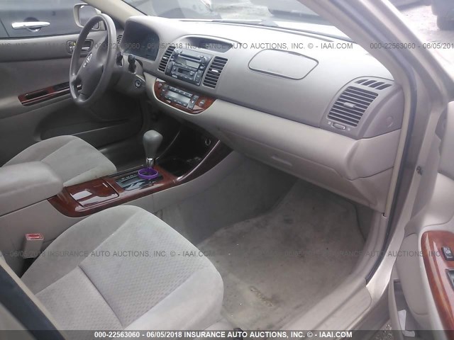 4T1BE32KX3U652918 - 2003 TOYOTA CAMRY LE/XLE/SE GRAY photo 5
