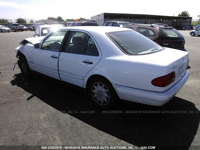 WDBJF65H6XA933490 - 1999 MERCEDES-BENZ E 320 WHITE photo 3