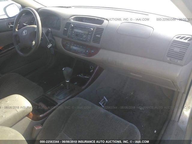 JTDBE30K930183612 - 2003 TOYOTA CAMRY LE/XLE Ոսկեգույն լուսանկար 5