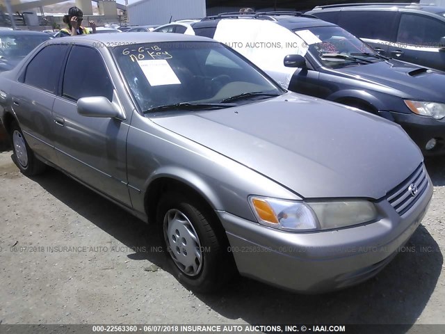 4T1BG22K8XU483623 - 1999 TOYOTA CAMRY CE/LE/XLE ნაცრისფერი ფოტო 1