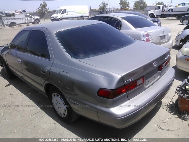 4T1BG22K8XU483623 - 1999 TOYOTA CAMRY CE/LE/XLE ნაცრისფერი ფოტო 3