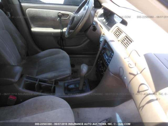 4T1BG22K8XU483623 - 1999 TOYOTA CAMRY CE/LE/XLE ნაცრისფერი ფოტო 5
