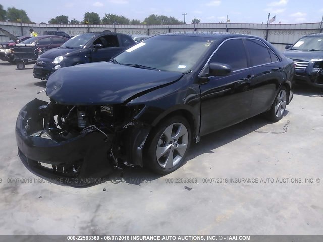 4T1BF1FK7CU178468 - 2012 TOYOTA CAMRY SE/LE/XLE შავი ფოტო 2