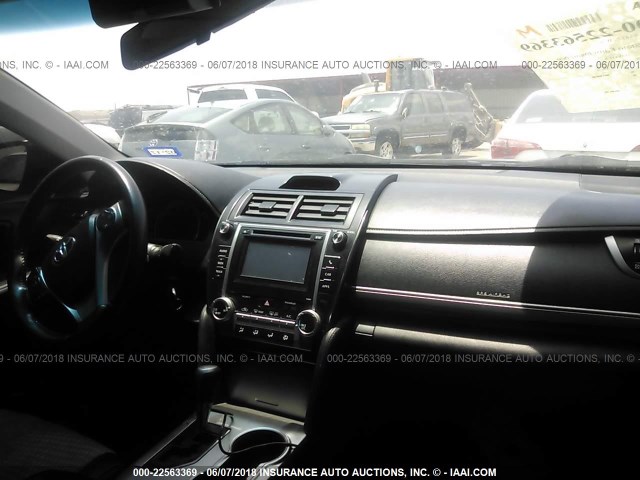 4T1BF1FK7CU178468 - 2012 TOYOTA CAMRY SE/LE/XLE შავი ფოტო 5