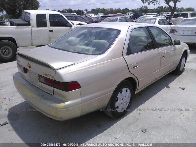4T1BG22K1VU055700 - 1997 TOYOTA CAMRY CE/LE/XLE 金色 照片 4