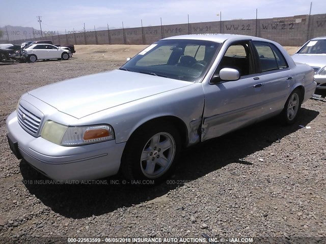 2FAFP74W22X146861 - 2002 FORD CROWN VICTORIA LX/SPORT SILVER photo 2