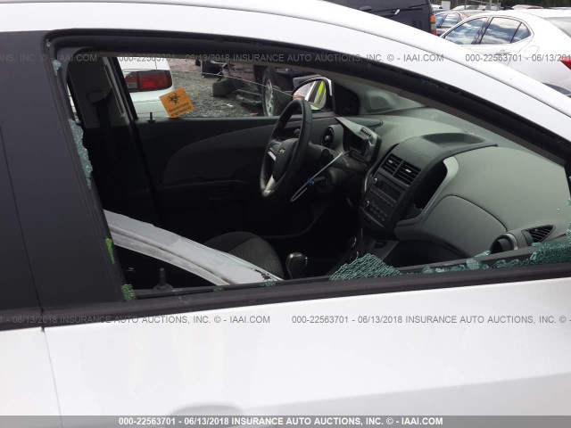 1G1JA6SH5G4167909 - 2016 CHEVROLET SONIC LS Ağ foto 5