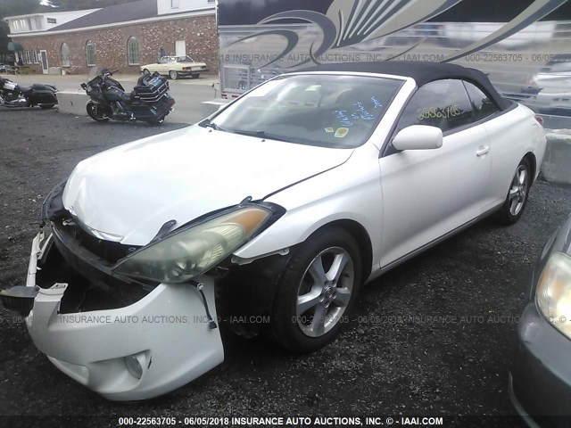 4T1FA38PX6U107385 - 2006 TOYOTA CAMRY SOLARA SE/SLE WHITE photo 2