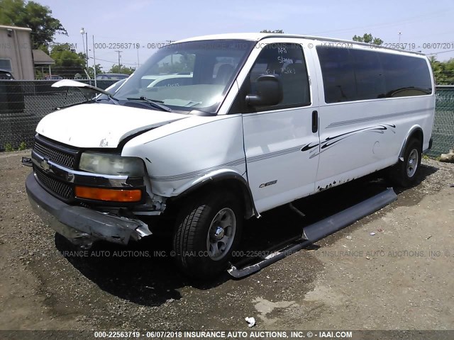 1GAHG39U031189889 - 2003 CHEVROLET EXPRESS G3500  WHITE photo 2