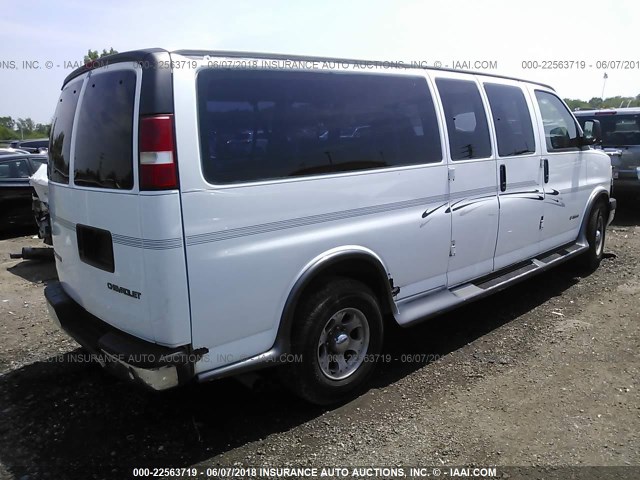 1GAHG39U031189889 - 2003 CHEVROLET EXPRESS G3500  WHITE photo 4