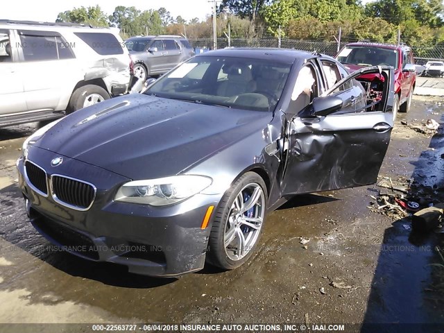 WBSFV9C54DC773185 - 2013 BMW M5 GRAY photo 2