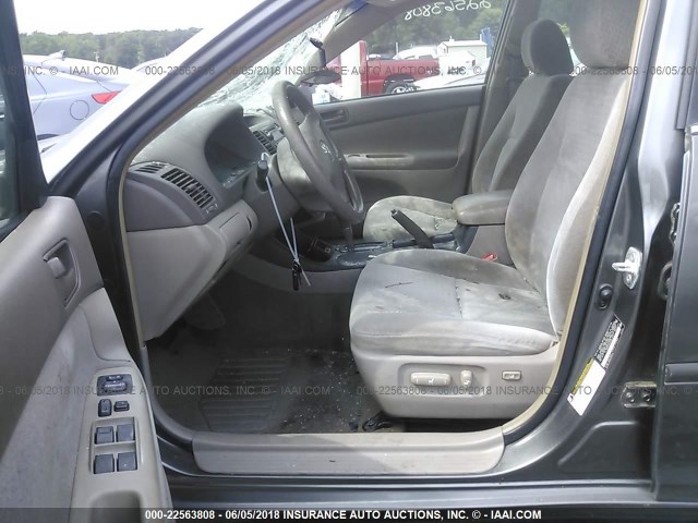 4T1BE32KX4U901512 - 2004 TOYOTA CAMRY LE/XLE/SE ნაცრისფერი ფოტო 5