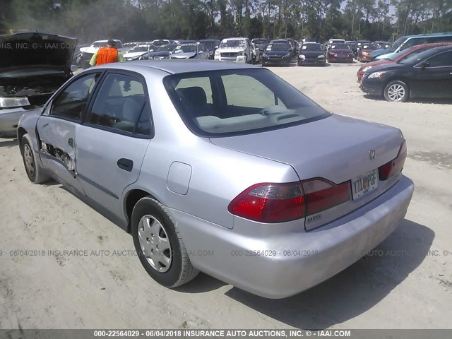 1HGCF8648WA024068 - 1998 HONDA ACCORD DX GRAY photo 3