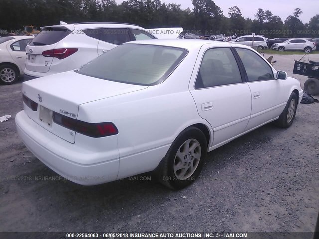 JT2BF28K5X0190020 - 1999 TOYOTA CAMRY LE/XLE WHITE photo 4