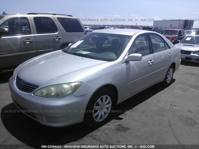4T1BE32K76U662892 - 2006 TOYOTA CAMRY LE/XLE/SE ვერცხლისფერი ფოტო 2
