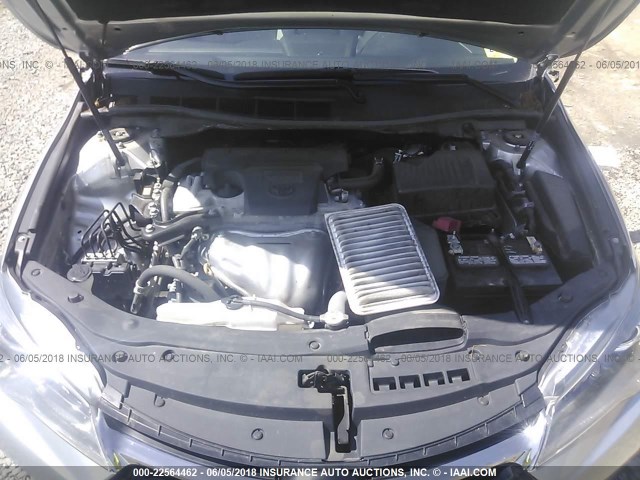 4T1BF1FK5HU689524 - 2017 TOYOTA CAMRY LE/XLE/SE/XSE SILVER photo 10