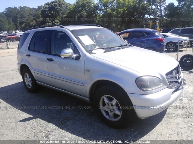 4JGAB54E3YA190086 - 2000 MERCEDES-BENZ ML 320 SILVER photo 1