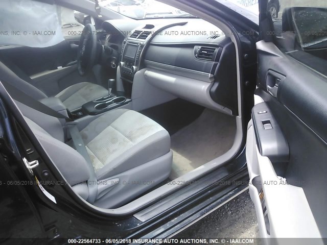 4T4BF1FK1ER337882 - 2014 TOYOTA CAMRY L/SE/LE/XLE 黑色 照片 5