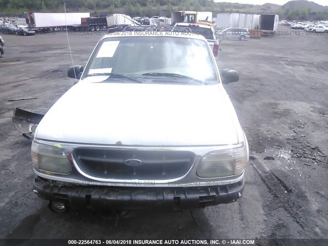 1FMZU74E8YZA52005 - 2000 FORD EXPLORER EDDIE BAUER WHITE photo 6