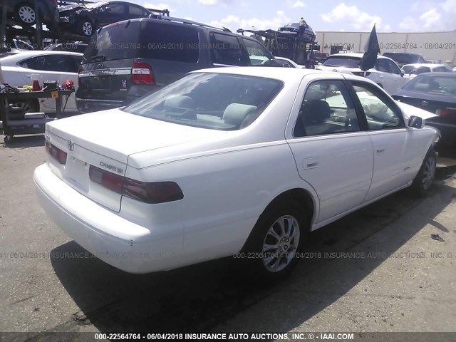 4T1BG22K0WU283057 - 1998 TOYOTA CAMRY CE/LE/XLE WHITE photo 4