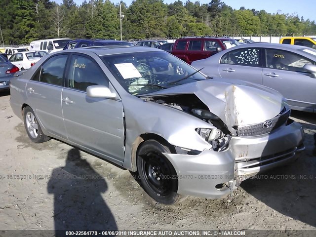 4T1BF32K02U522531 - 2002 TOYOTA CAMRY LE/XLE/SE ვერცხლისფერი ფოტო 1