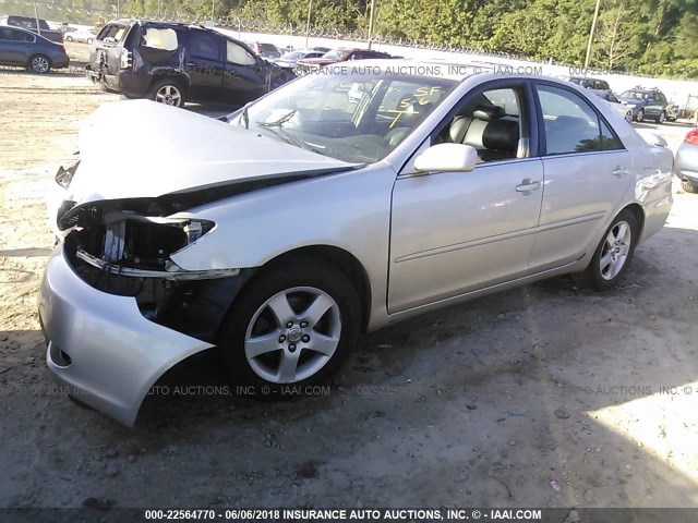 4T1BF32K02U522531 - 2002 TOYOTA CAMRY LE/XLE/SE ვერცხლისფერი ფოტო 2