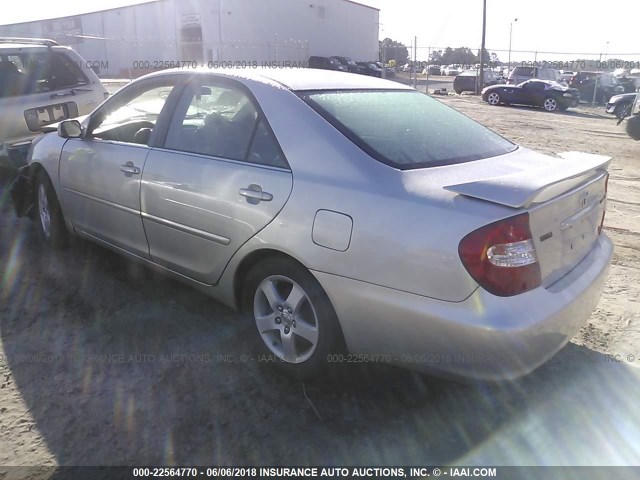 4T1BF32K02U522531 - 2002 TOYOTA CAMRY LE/XLE/SE ვერცხლისფერი ფოტო 3