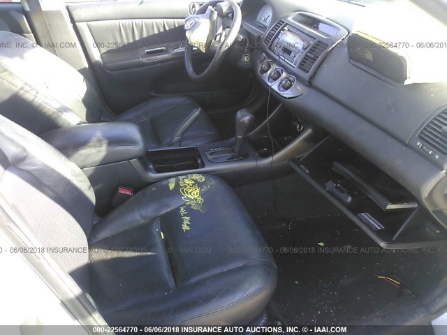 4T1BF32K02U522531 - 2002 TOYOTA CAMRY LE/XLE/SE ვერცხლისფერი ფოტო 5