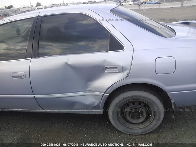 4T1BG22K5WU201033 - 1998 TOYOTA CAMRY CE/LE/XLE PURPLE photo 6