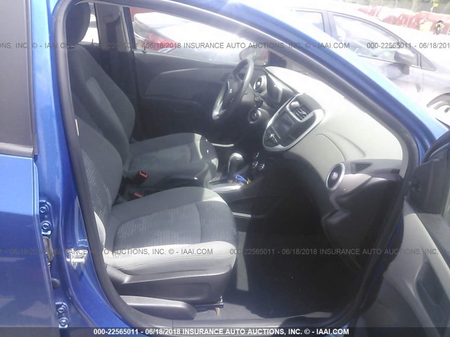 1G1JB5SH9H4123534 - 2017 CHEVROLET SONIC LS ლურჯი ფოტო 5