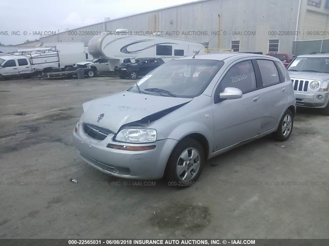 KL1TD66686B622575 - 2006 CHEVROLET AVEO LS SILVER photo 2