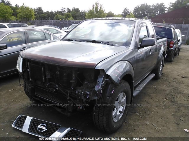 1N6AD06W15C426352 - 2005 NISSAN FRONTIER KING CAB LE/SE/OFF ROAD GRAY photo 2