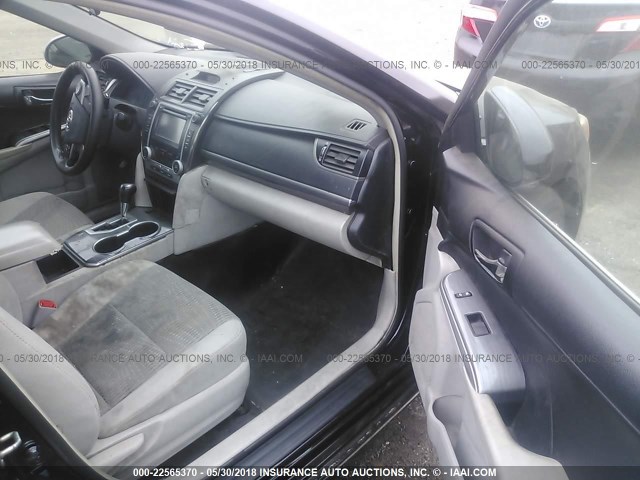 4T1BD1FK7EU097981 - 2014 TOYOTA CAMRY HYBRID/LE/XLE 黑色 照片 5