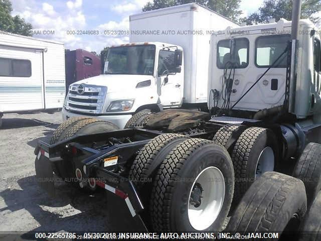 1FUJGEDV6BSAY8414 - 2011 FREIGHTLINER CASCADIA 125  WHITE photo 4