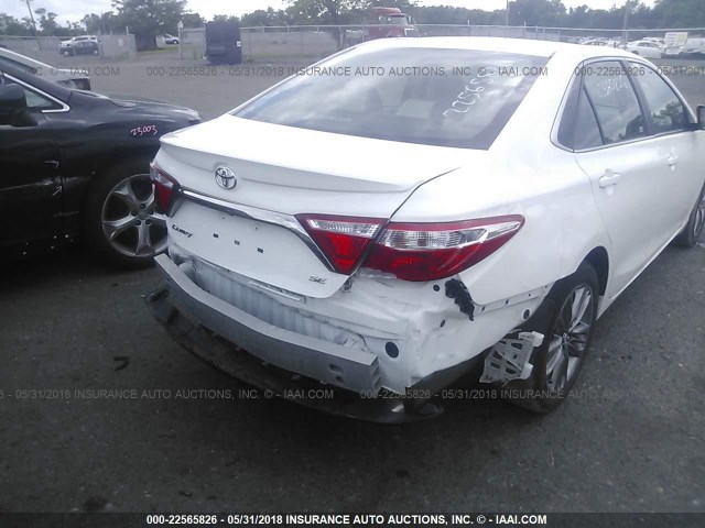 4T1BF1FK8HU367279 - 2017 TOYOTA CAMRY LE/XLE/SE/XSE WHITE photo 6