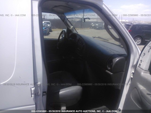 1FTRE14W36HA18404 - 2006 FORD ECONOLINE E150 VAN WHITE photo 5