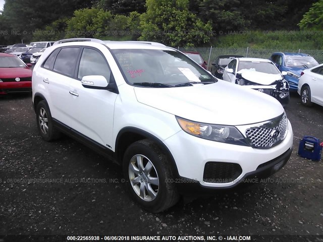 5XYKTDA20DG404388 - 2013 KIA SORENTO LX WHITE photo 1