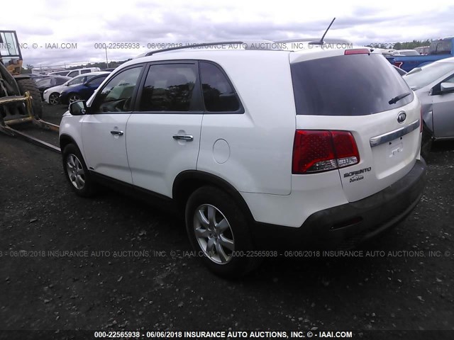 5XYKTDA20DG404388 - 2013 KIA SORENTO LX WHITE photo 3
