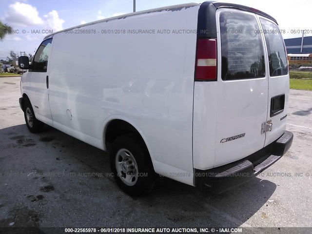 1GCGG25V841211201 - 2004 CHEVROLET EXPRESS G2500  WHITE photo 3