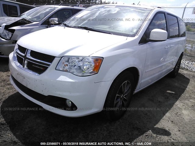 2C4RDGCG0HR791953 - 2017 DODGE GRAND CARAVAN SXT WHITE photo 2