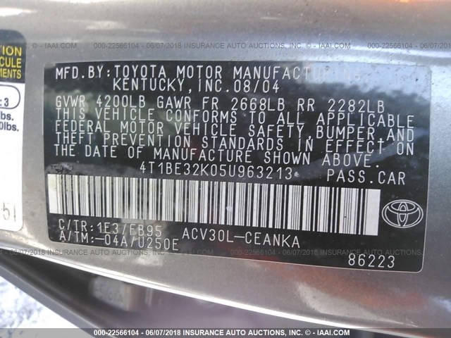 4T1BE32K05U963213 - 2005 TOYOTA CAMRY LE/XLE/SE ნაცრისფერი ფოტო 9