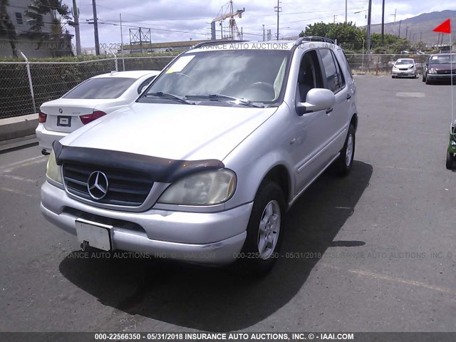 4JGAB54E0YA183368 - 2000 MERCEDES-BENZ ML 320 SILVER photo 2