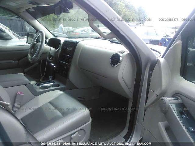 1FMEU63E76UA32803 - 2006 FORD EXPLORER XLT SILVER photo 5