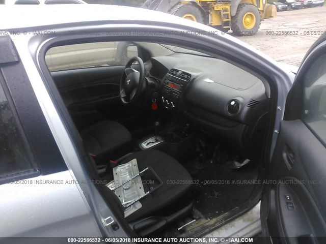 ML32F3FJ6HHF06878 - 2017 MITSUBISHI MIRAGE G4 ES ვერცხლისფერი ფოტო 5