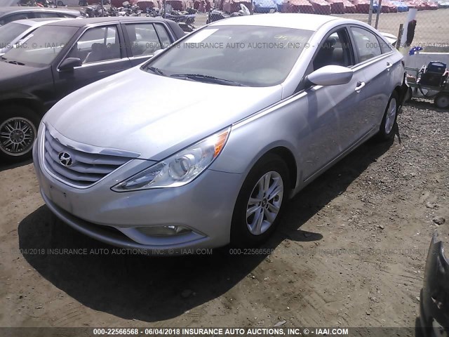 5NPEB4AC9DH749629 - 2013 HYUNDAI SONATA GLS SILVER photo 2