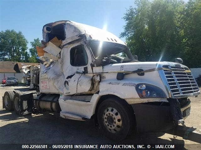 3AKJGLD5XGSHC7092 - 2016 FREIGHTLINER CASCADIA 125  WHITE photo 1