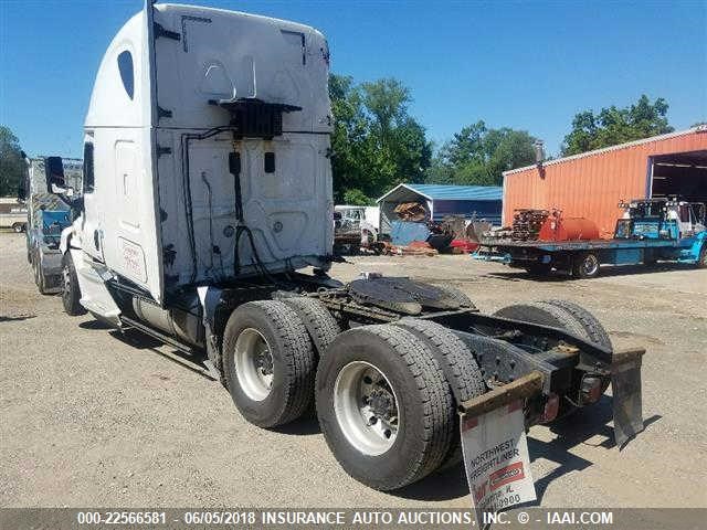 3AKJGLD5XGSHC7092 - 2016 FREIGHTLINER CASCADIA 125  WHITE photo 3