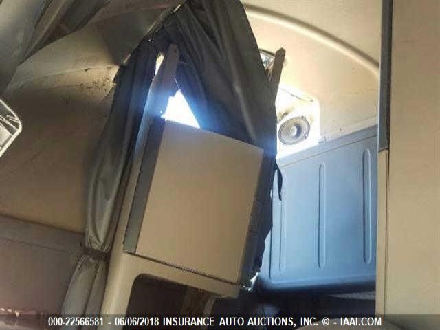 3AKJGLD5XGSHC7092 - 2016 FREIGHTLINER CASCADIA 125  WHITE photo 7